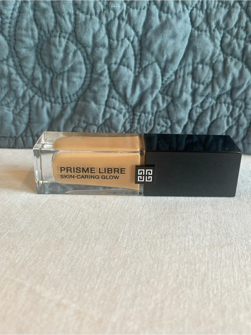 Givenchy Prisme Libre Skin-Caring Glow Foundation 4-W310 Medium Warm